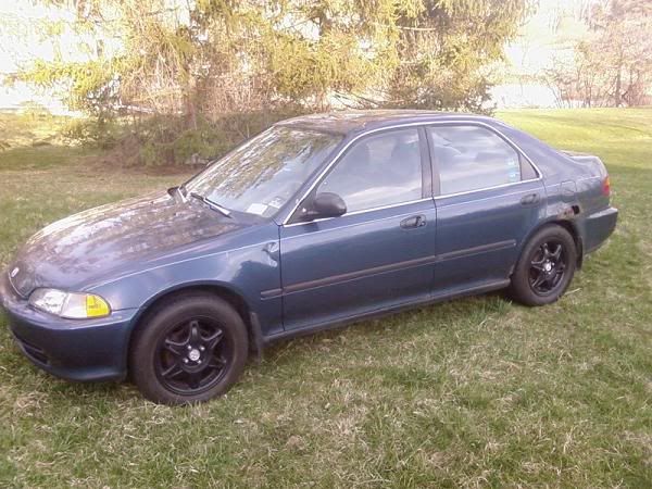 http://i112.photobucket.com/albums/n167/CeeReX/My%20Cars/GSRwheelsonCivic.jpg