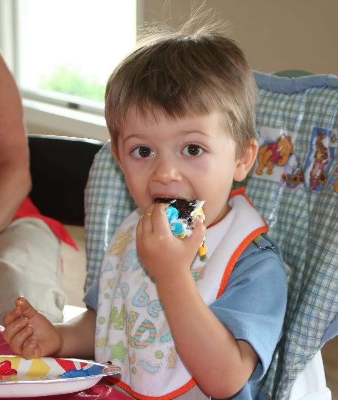 IMAGE: http://i112.photobucket.com/albums/n171/benjamingold/POTN/eating_cake.jpg