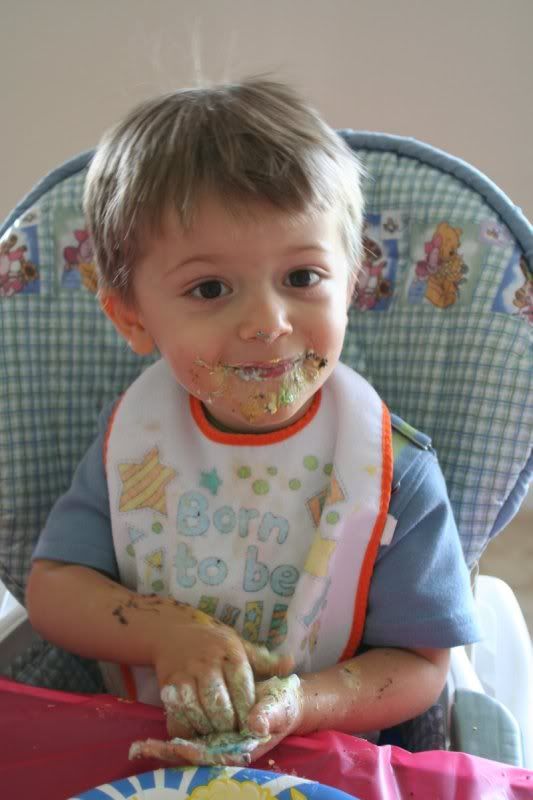 IMAGE: http://i112.photobucket.com/albums/n171/benjamingold/POTN/messy_face.jpg