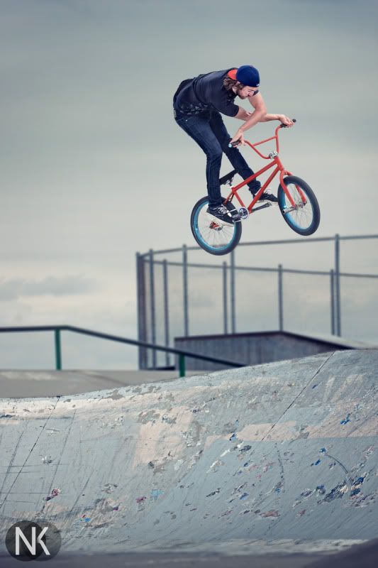 IMAGE: http://i112.photobucket.com/albums/n175/nkonyi/3tuck_f1.jpg