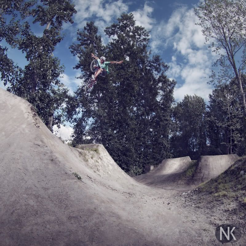 IMAGE: http://i112.photobucket.com/albums/n175/nkonyi/hiptuck_f1.jpg