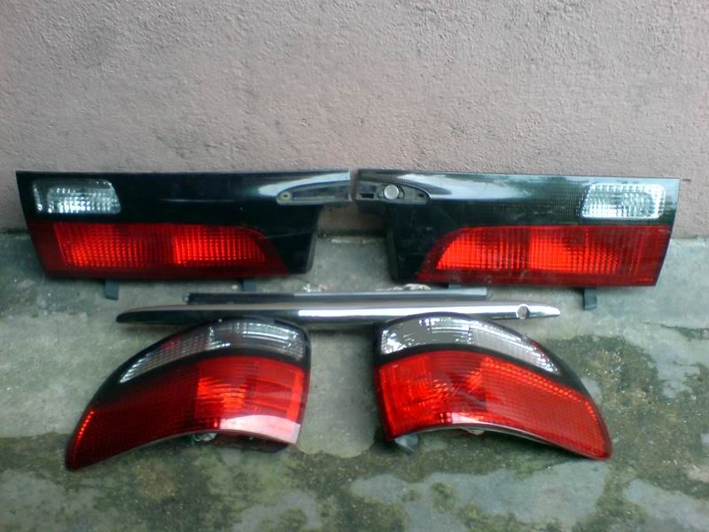 http://i112.photobucket.com/albums/n179/nicky_gan/estimatcr11taillamp_.jpg