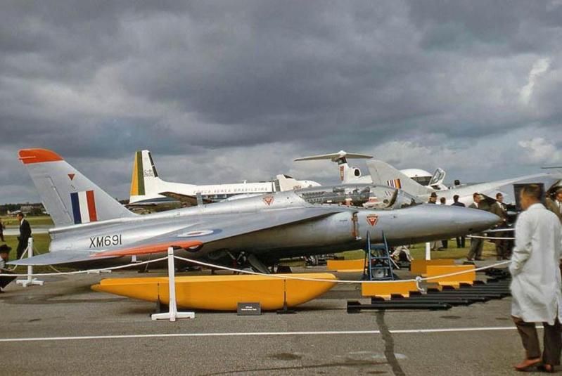 http://i112.photobucket.com/albums/n184/Amoskeeto/XM691GnatT1RAF-Farn9-1962.jpg