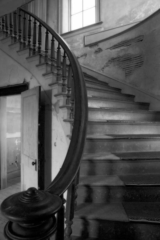 [Image: grandstaircase533x800.jpg]
