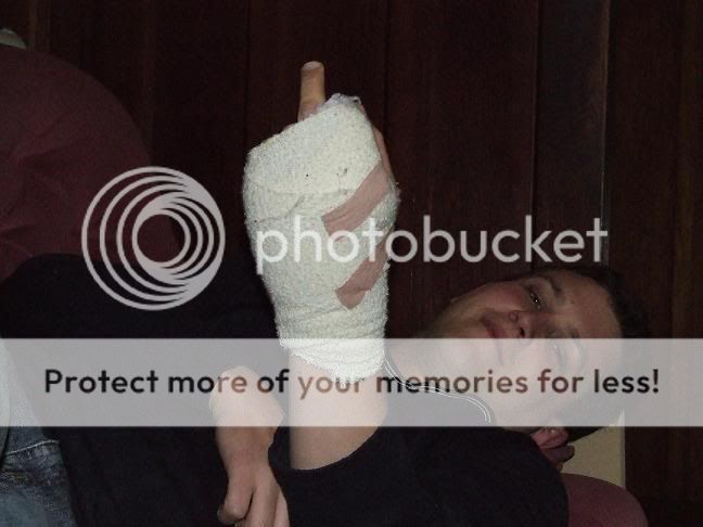 http://i112.photobucket.com/albums/n193/Warlord_Malice/Injuries/Surgery_bandage1.jpg
